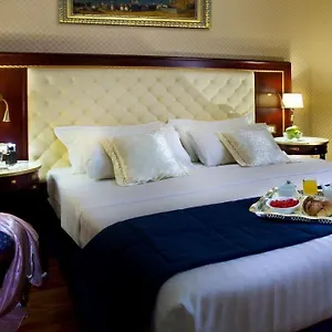 Hotell Mondial, Rom