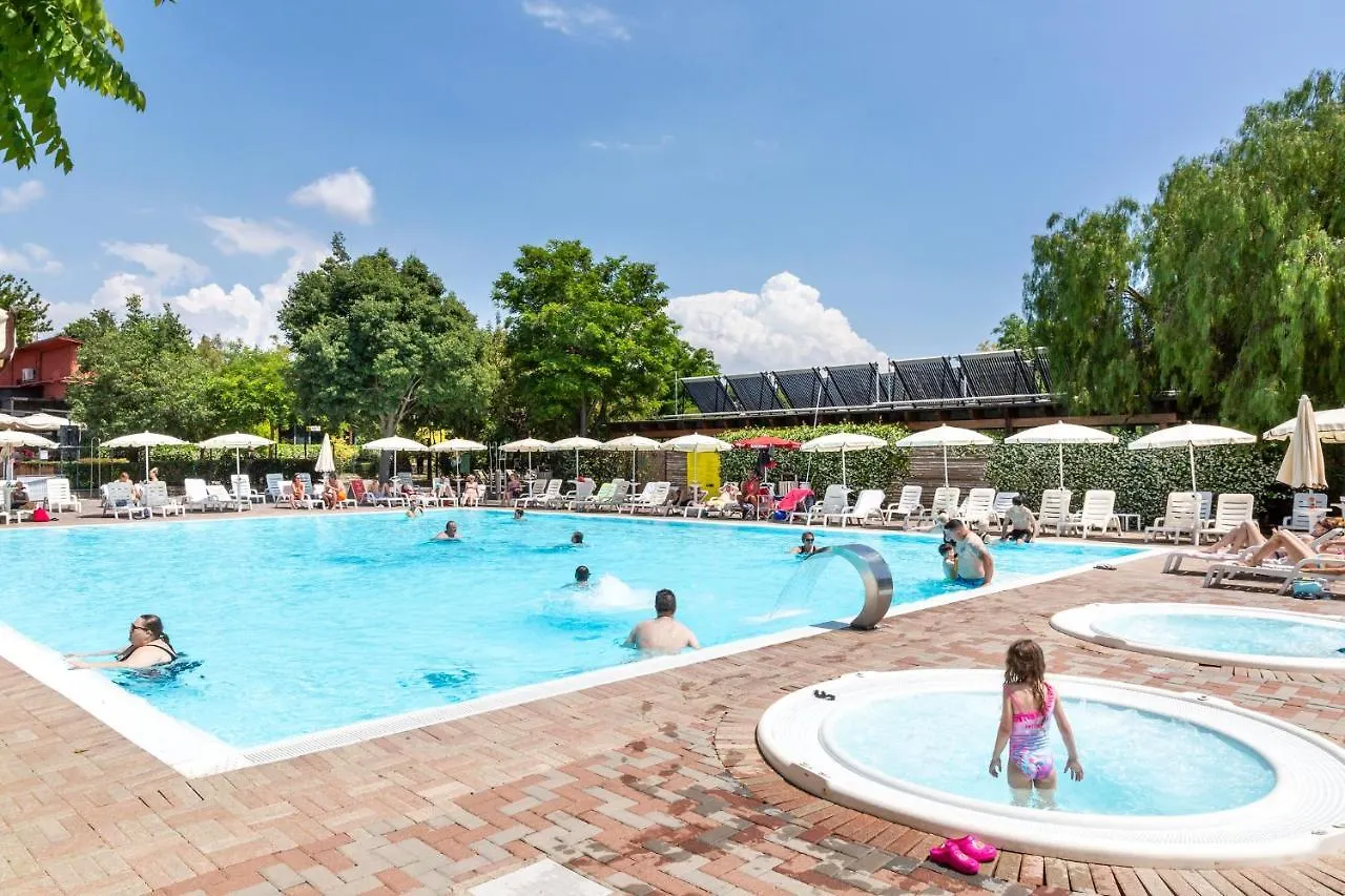 Hu Roma Camping In Town Holiday park