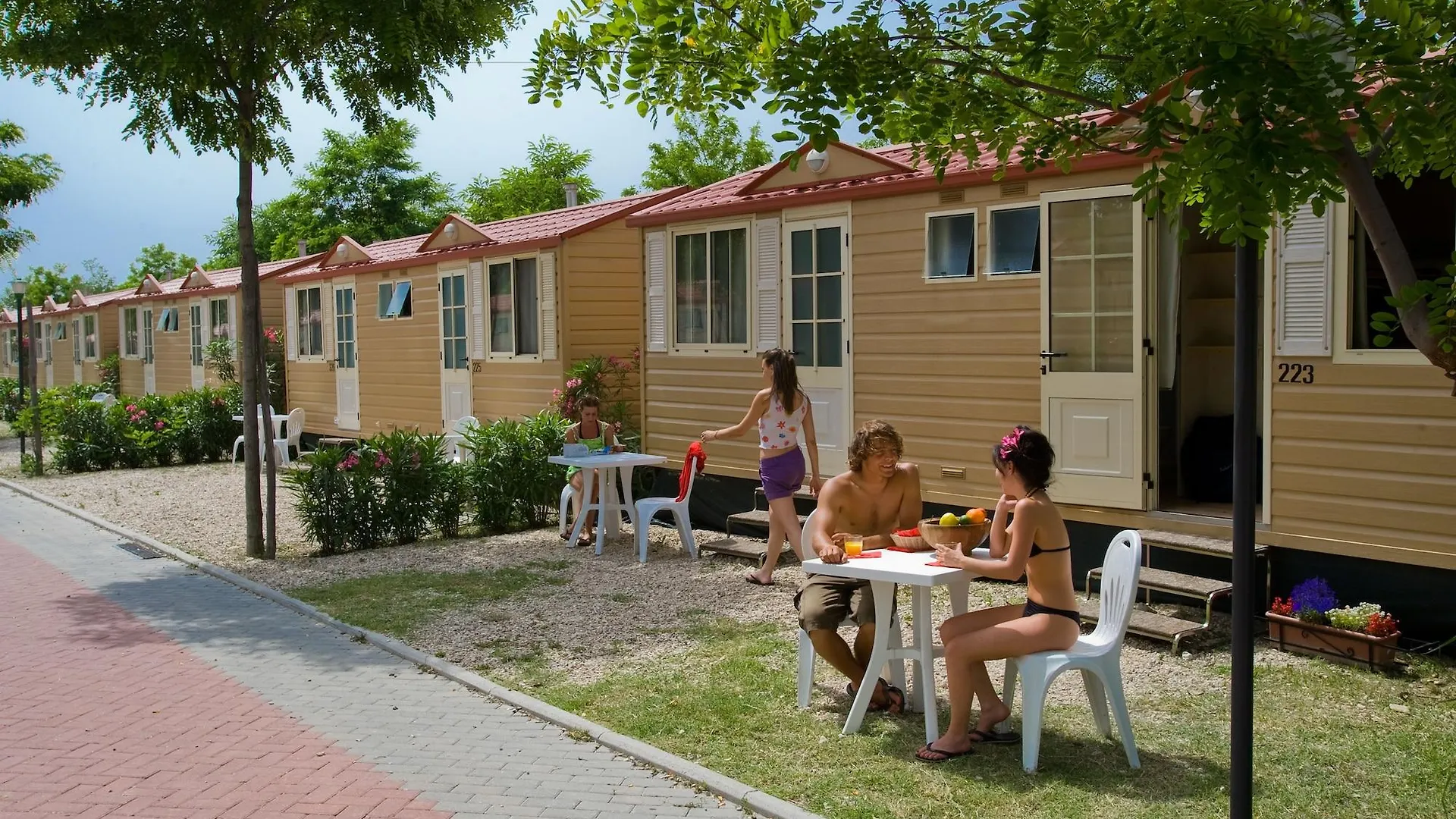 Hu Roma Camping In Town